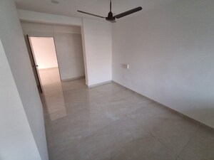 Room in 3 BHK Apartment at Highland Park Andheri West, Andheri West – for Rent