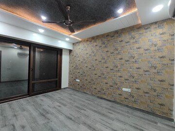 Room in 4 BHK Builder Floor at Unitech South City 1, South City 1 – for Rent