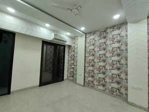 Room in 4 BHK Builder Floor at Unitech South City 1, South City 1 – for Rent
