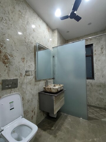 Kitchen in 4 BHK Builder Floor at Unitech South City 1, South City 1 – for Rent