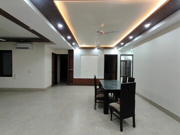 Living Room in 4 BHK Builder Floor at Unitech South City 1, South City 1 – for Rent