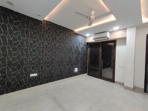 Room in 4 BHK Builder Floor at Unitech South City 1, South City 1 – for Rent