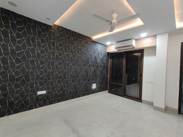 Room in 4 BHK Builder Floor at Unitech South City 1, South City 1 – for Rent