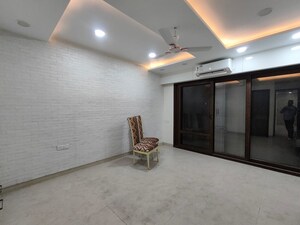 Room in 4 BHK Builder Floor at Unitech South City 1, South City 1 – for Rent