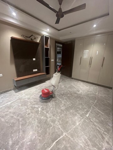 Parking in 3 BHK Builder Floor at Rajouri Garden – for Rent