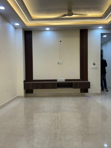 Room in 3 BHK Builder Floor at Rajouri Garden – for Rent