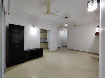 Room in 2.5 BHK Apartment at Bhartiya Nikoo Homes, Thanisandra Main Road – for Rent