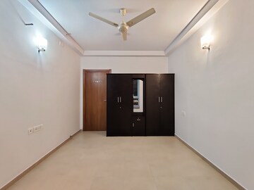 Room in 2.5 BHK Apartment at Bhartiya Nikoo Homes, Thanisandra Main Road – for Rent