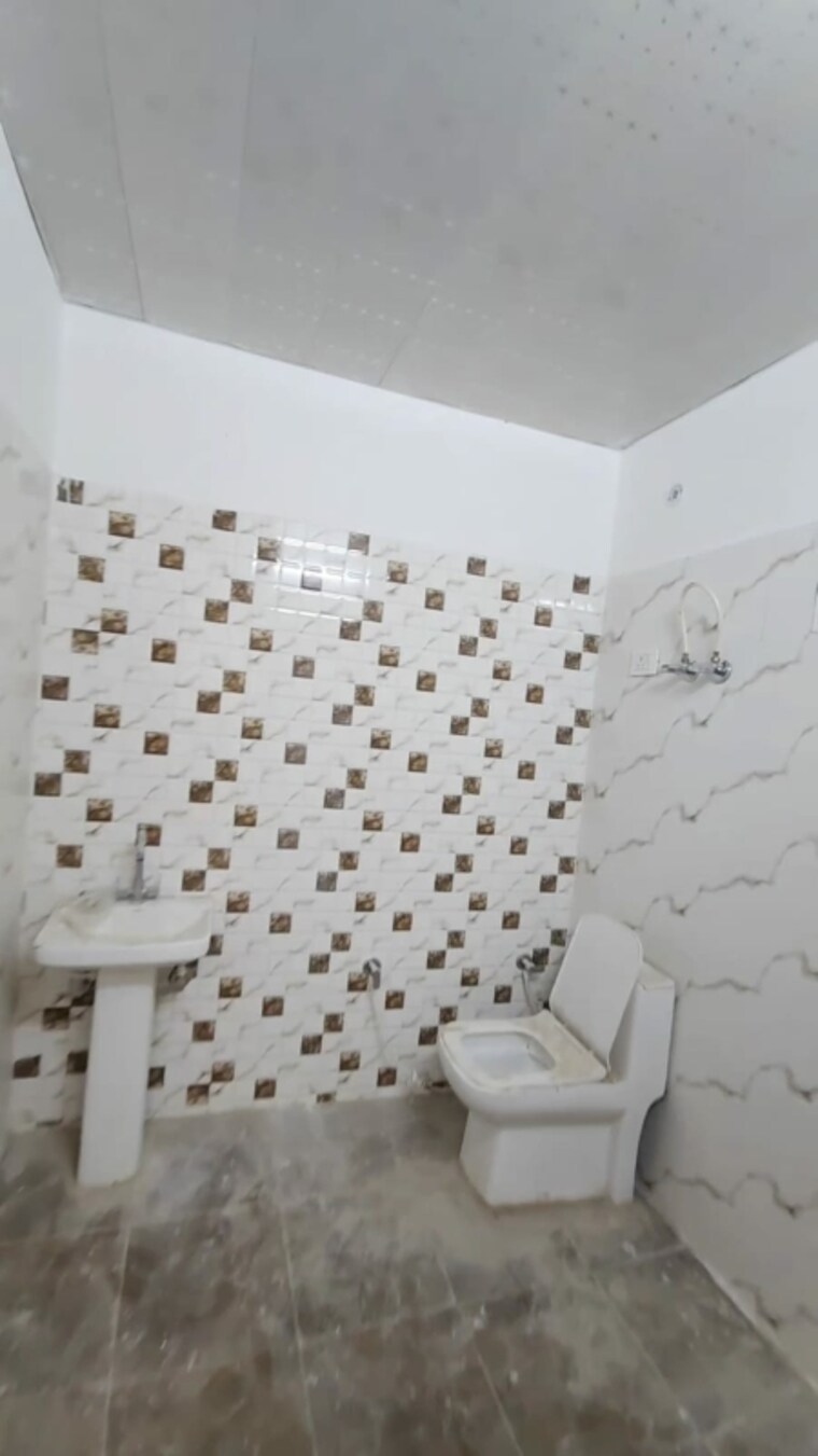 Bathroom, shree-homes-noida 2 Bedroom 800 Sq.Ft. Apartment In Sector 74 Noida 9509825