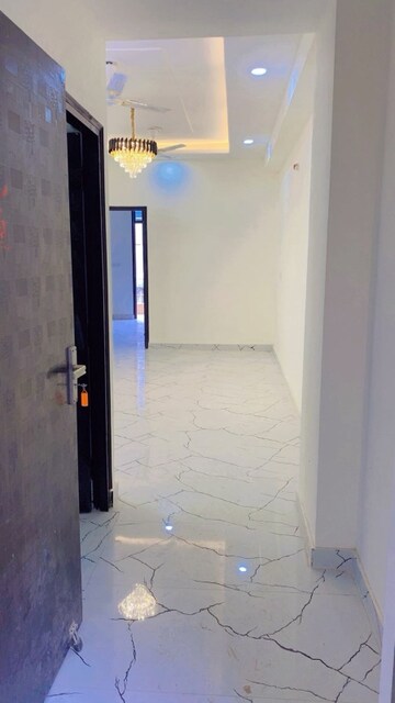 Room in 2 BHK Apartment at Shree Homes Noida, Sector 74 – for Rent