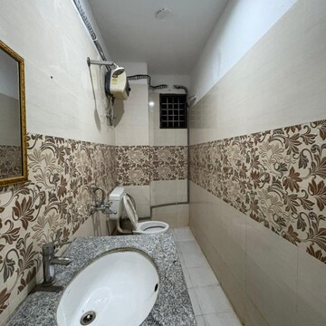 Bathroom in 1 BHK Builder Floor at Sector 9 – for Rent
