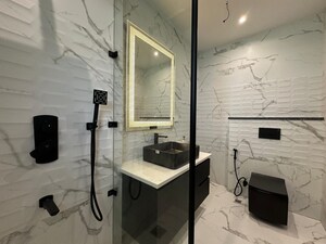 Master Bedroom in 4 BHK Builder Floor at Unitech South City 1, South City 1 – for Sale