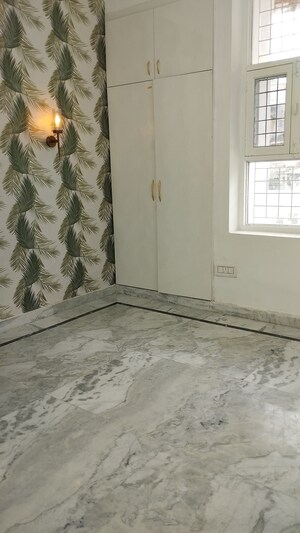 Room in 3 BHK Builder Floor at Sector 44 – for Sale