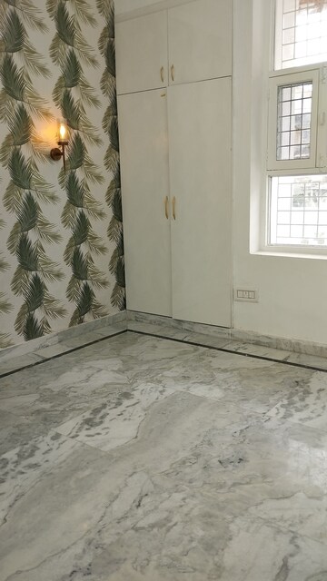 Room in 3 BHK Builder Floor at Sector 44 – for Sale