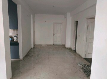 Room in 4 BHK Apartment at BPTP Parkland Pride, Sector 77 – for Rent