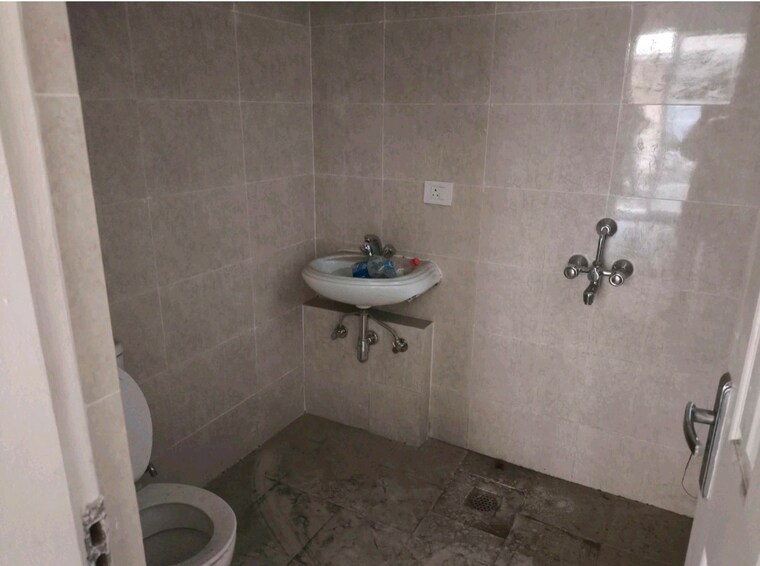 Bathroom, bptp-parkland-pride 4 Bedroom 901 Sq.Ft. Apartment In Sector 77 Faridabad 9509851