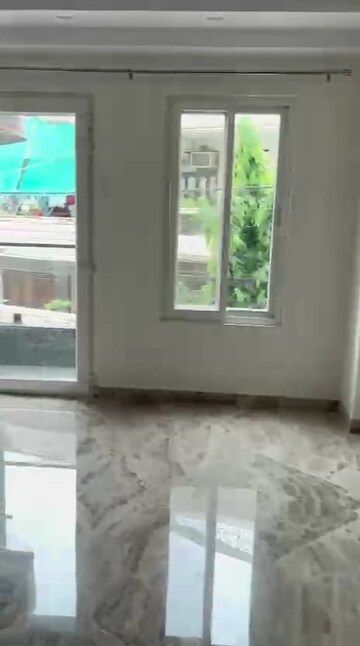 Room in 3 BHK Builder Floor at Rajouri Garden – for Rent