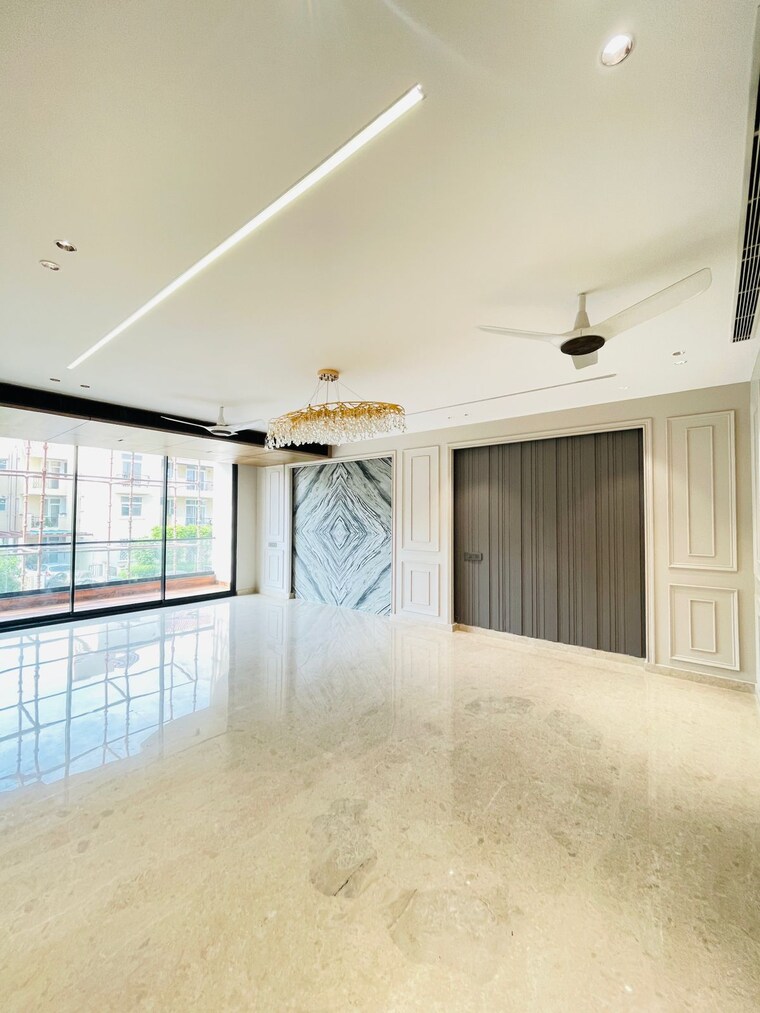 Room, uppal-southend 3.5 Bedroom 252 Sq.Yd. Builder Floor In Sector 49 Gurgaon 9509875
