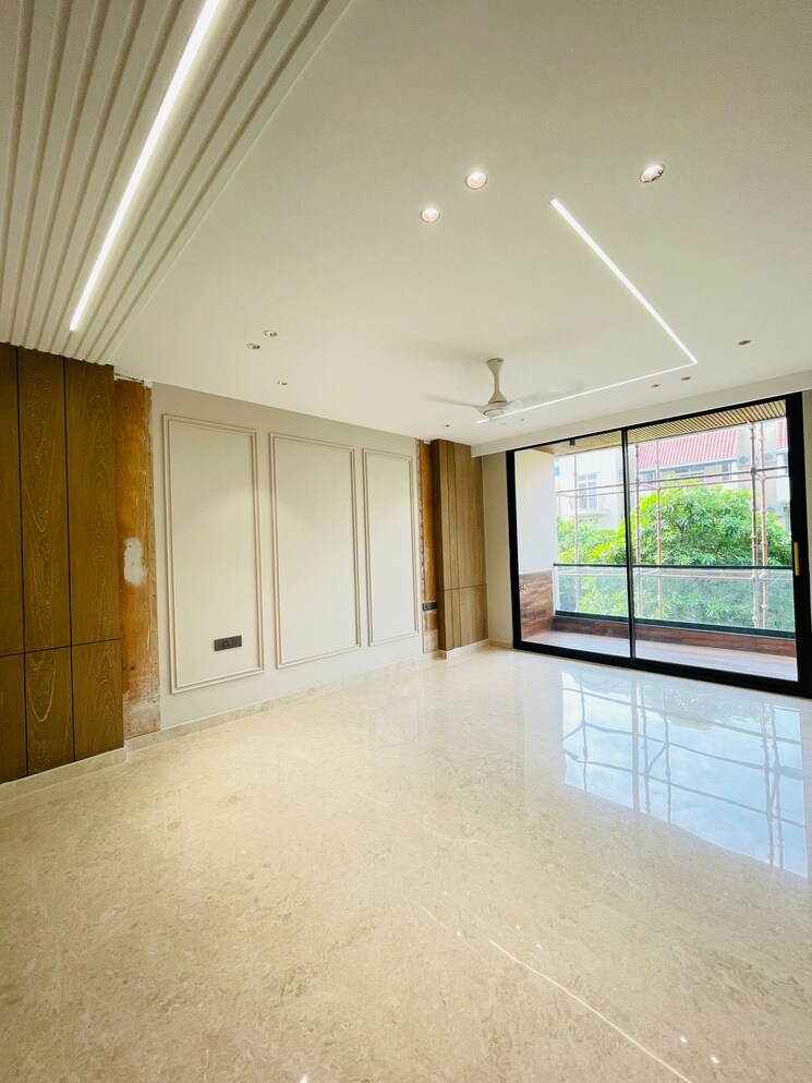 Room, uppal-southend 3.5 Bedroom 252 Sq.Yd. Builder Floor In Sector 49 Gurgaon 9509875