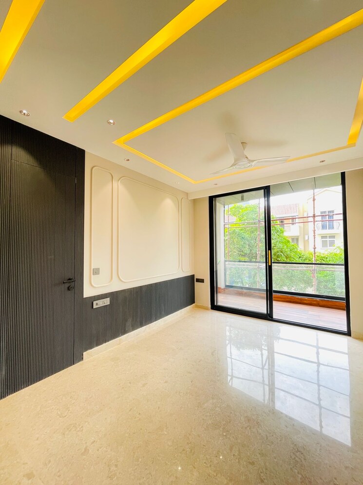 Room, uppal-southend 3.5 Bedroom 252 Sq.Yd. Builder Floor In Sector 49 Gurgaon 9509875