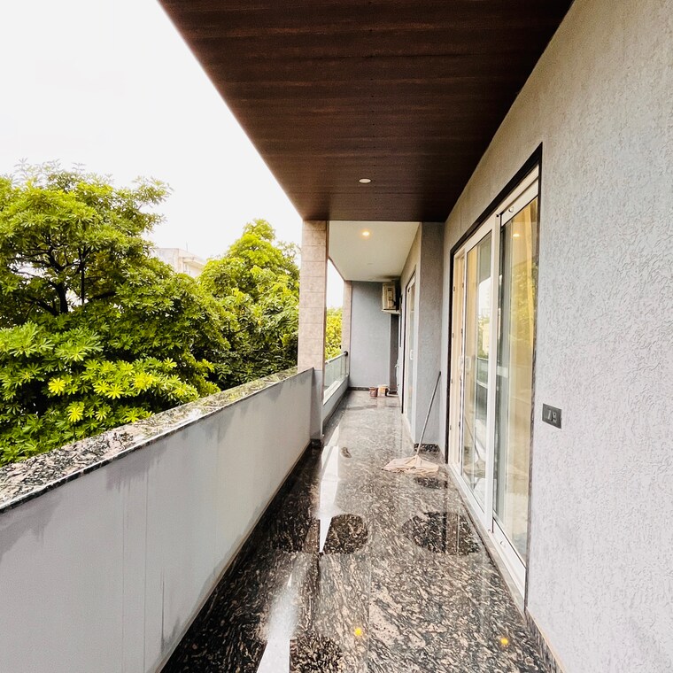 Balcony, nirvana-country-birch-court 4 Bedroom 360 Sq.Yd. Builder Floor In Nirvana Country Gurgaon 9509882