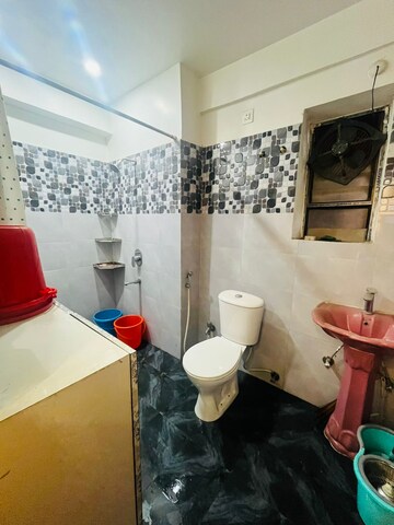 Master Bedroom in 2 BHK Builder Floor at Six Mile – for Rent