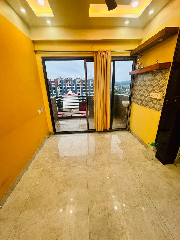 Room, six mile 2 Bedroom 1000 Sq.Ft. Builder Floor In Six Mile Guwahati 9509873
