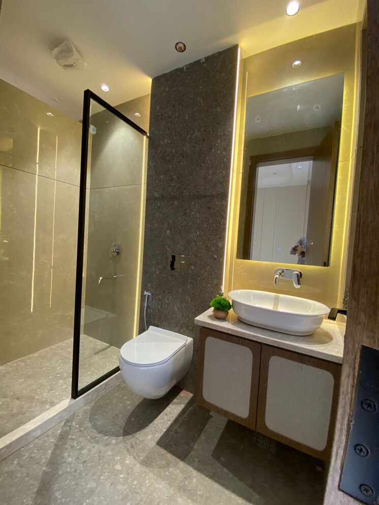 Bathroom, ss-southend-floors 3.5 Bedroom 2187 Sq.Ft. Builder Floor In South City 2 Gurgaon 9509898