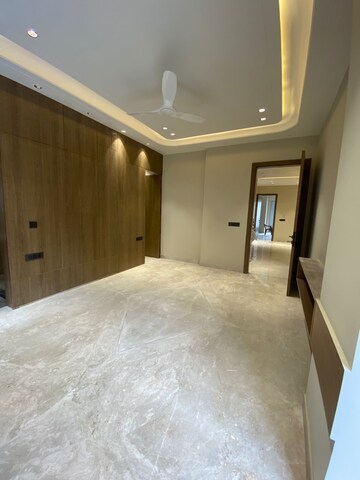 Room in 3.5 BHK Builder Floor at SS Southend Floors, South City 2 – for Sale