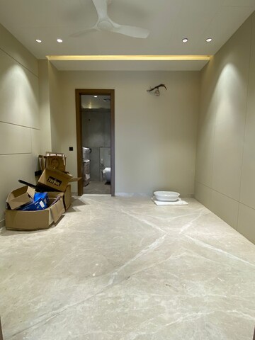 Room in 3.5 BHK Builder Floor at SS Southend Floors, South City 2 – for Sale