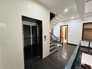 Room in 1 BHK Builder Floor at Sector 53 – for Rent