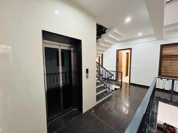 Room in 1 BHK Builder Floor at Sector 53 – for Rent