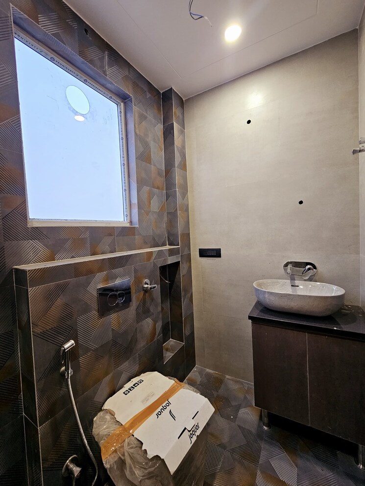 Master Bedroom, ansal-api-versalia-2 3 Bedroom 1630 Sq.Ft. Builder Floor In Sector 67a Gurgaon 9509932