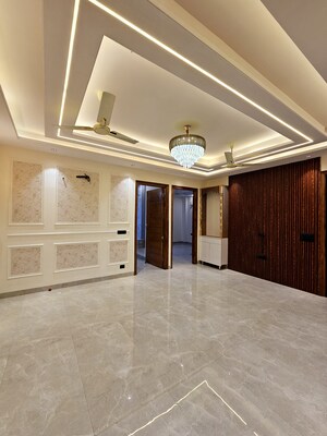 Room in 3 BHK Builder Floor at Ansal Api Versalia 2, Sector 67a – for Sale