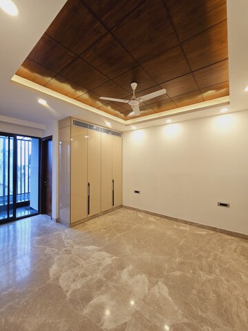 Room in 3.5 BHK Builder Floor at Vipul World Floors, Sector 48 – for Sale