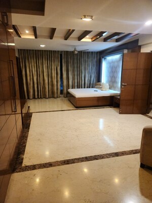 Living Room in 5 BHK Villa at Vishal Manor, Rmv Extension – for Rent