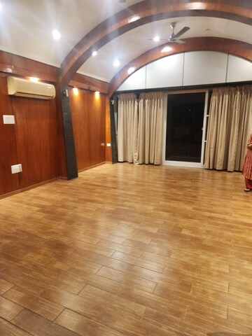 Room in 5 BHK Villa at Vishal Manor, Rmv Extension – for Rent