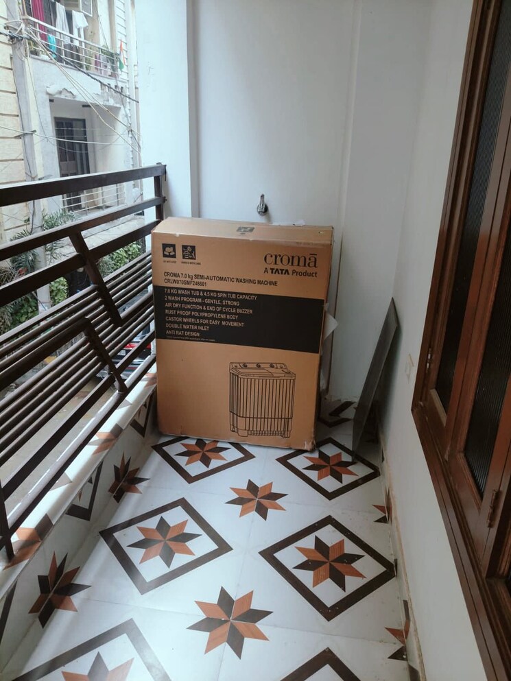 Balcony, chattarpur 1 Bedroom 450 Sq.Ft. Builder Floor In Chattarpur Delhi 9509967