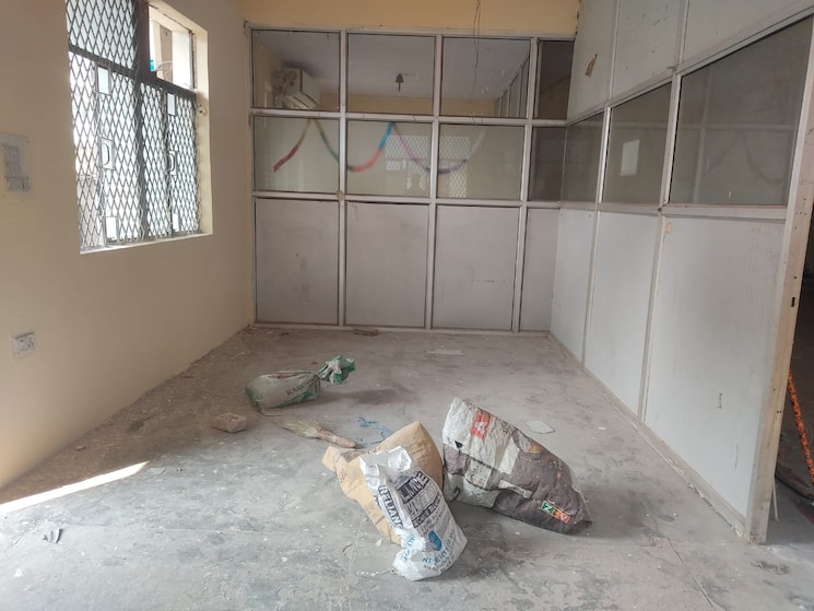 Room, site 4 sahibabad Commercial Warehouse 2000 Sq.Ft. In Site 4 Sahibabad Ghaziabad 9509947