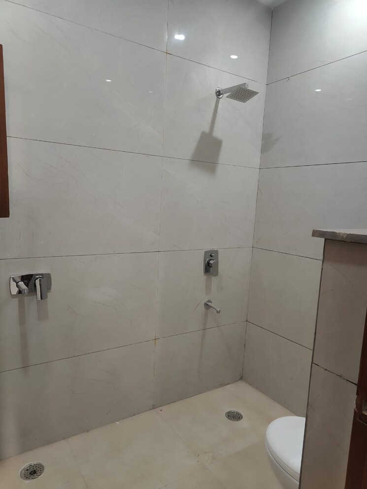 Bathroom, pir machalla 3 Bedroom 1260 Sq.Ft. Apartment In Pir Machalla Zirakpur 9510898