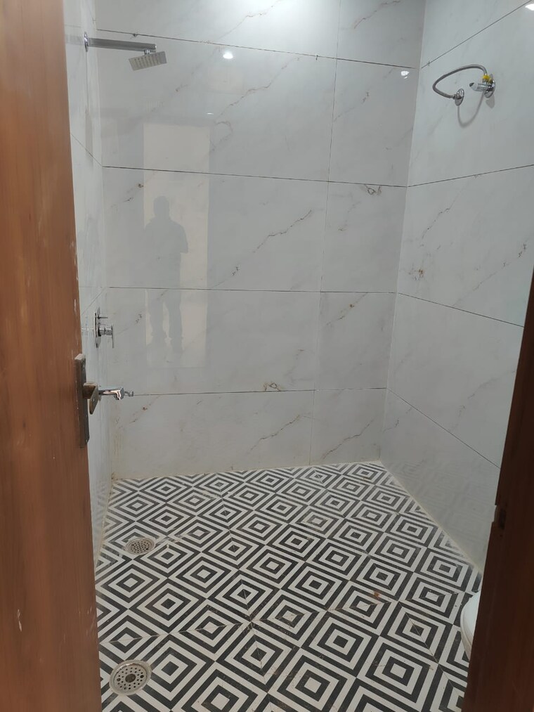 Bathroom, pir machalla 3 Bedroom 1260 Sq.Ft. Apartment In Pir Machalla Zirakpur 9510898