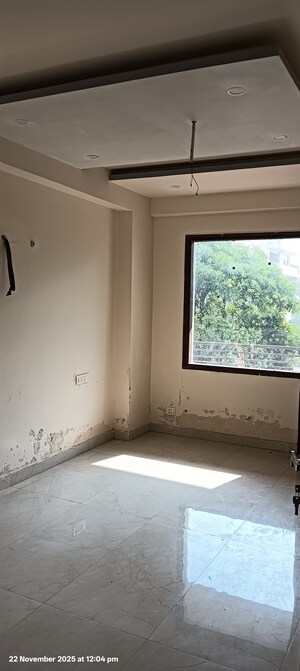 Room in 4 BHK Apartment at Sector 24 – for Sale