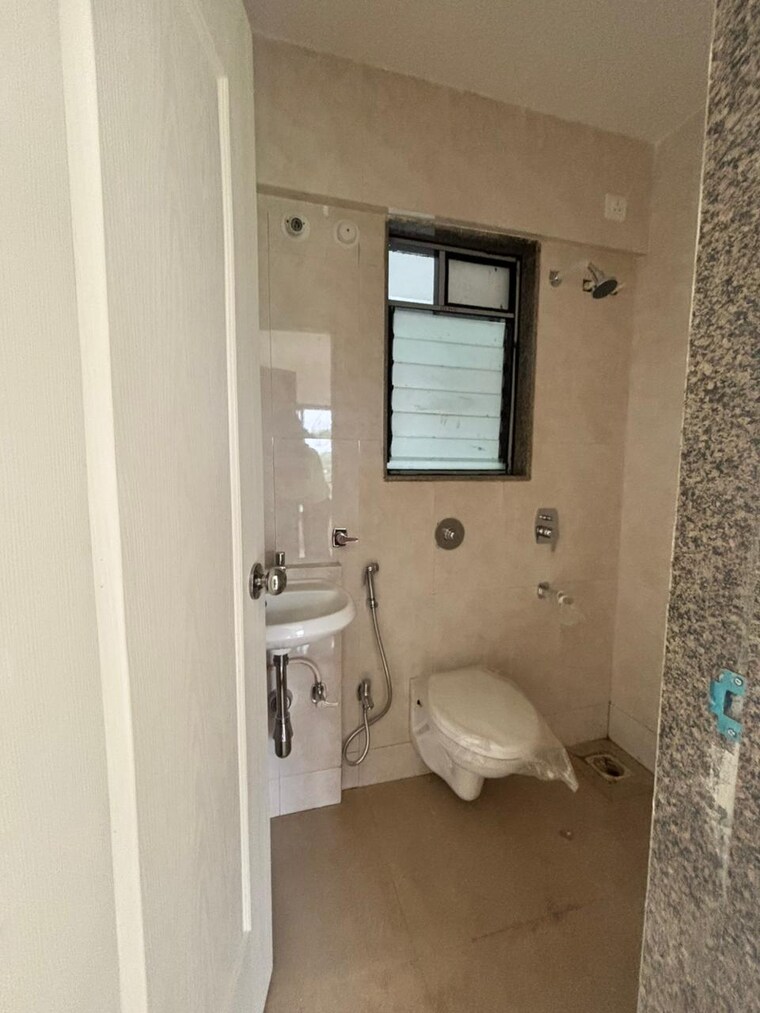 Bathroom, b-g-shirke-monte-verita-north-annexe 1 Bedroom 380 Sq.Ft. Apartment In Borivali East Mumbai 9509977