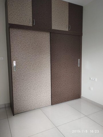 2 BHK Apartment For Rent in Prestige Lakeside Habitat, Varthur