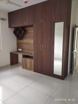 Room in 2 BHK Apartment at Prestige Lakeside Habitat, Varthur – for Rent