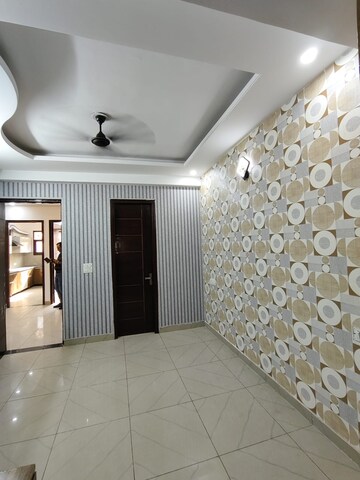 Room in 4 BHK Apartment at Sector 27 – for Sale