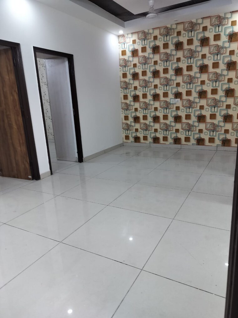 Room, sector 27 4 Bedroom 3300 Sq.Ft. Apartment In Sector 27 Panchkula 9510003