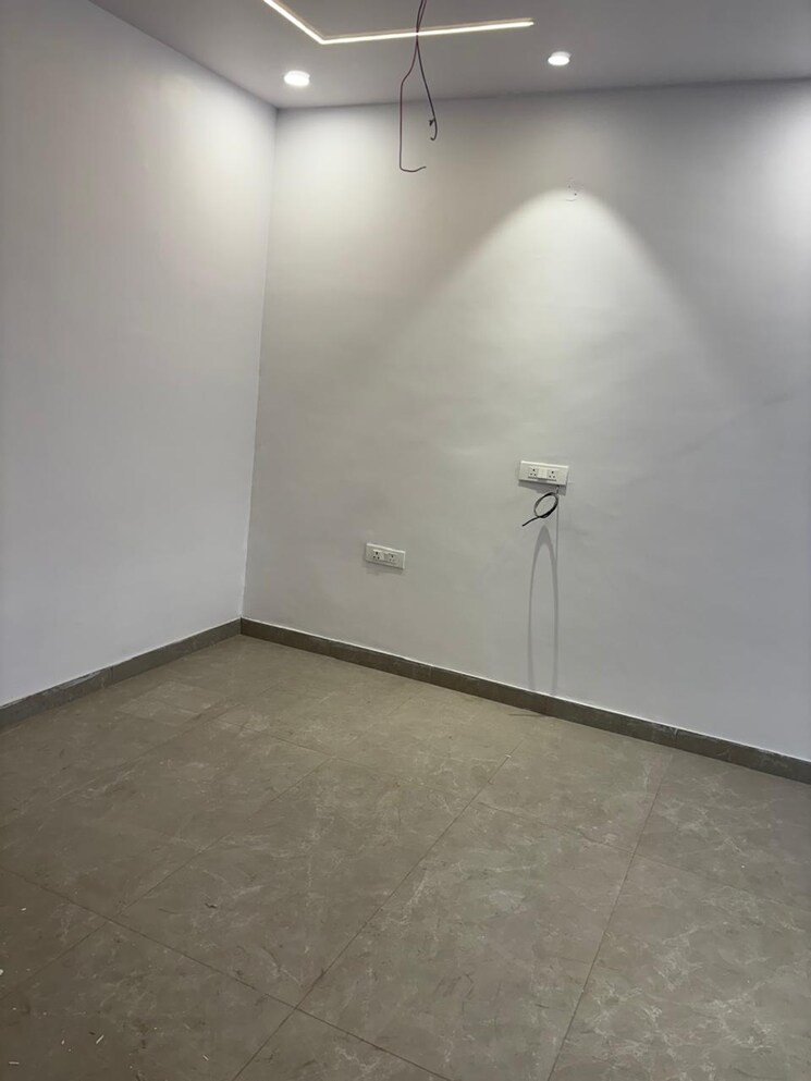 Room, patiala road 4 Bedroom 130 Sq.Yd. Independent House In Patiala Road Zirakpur 9510049