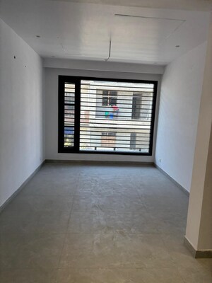 Room in 4 BHK Independent House at Patiala Road – for Sale
