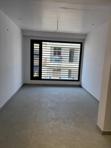 Room in 4 BHK Independent House at Patiala Road – for Sale